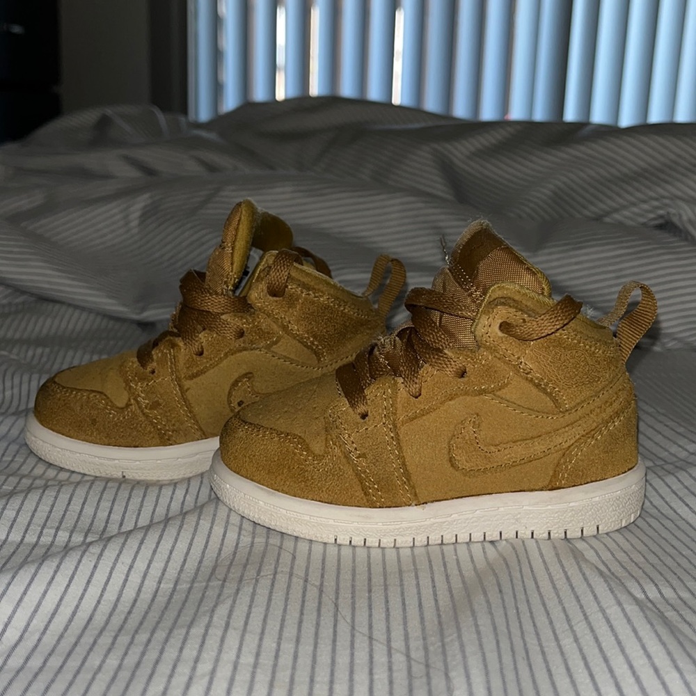 Air Jordan 1 Retro Mid BT Golden Harvest